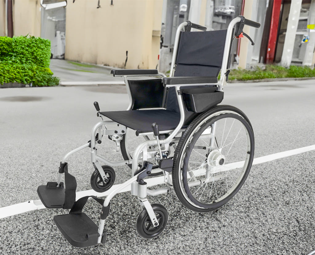 世界最小クラス車いす - 株式会社スワニー