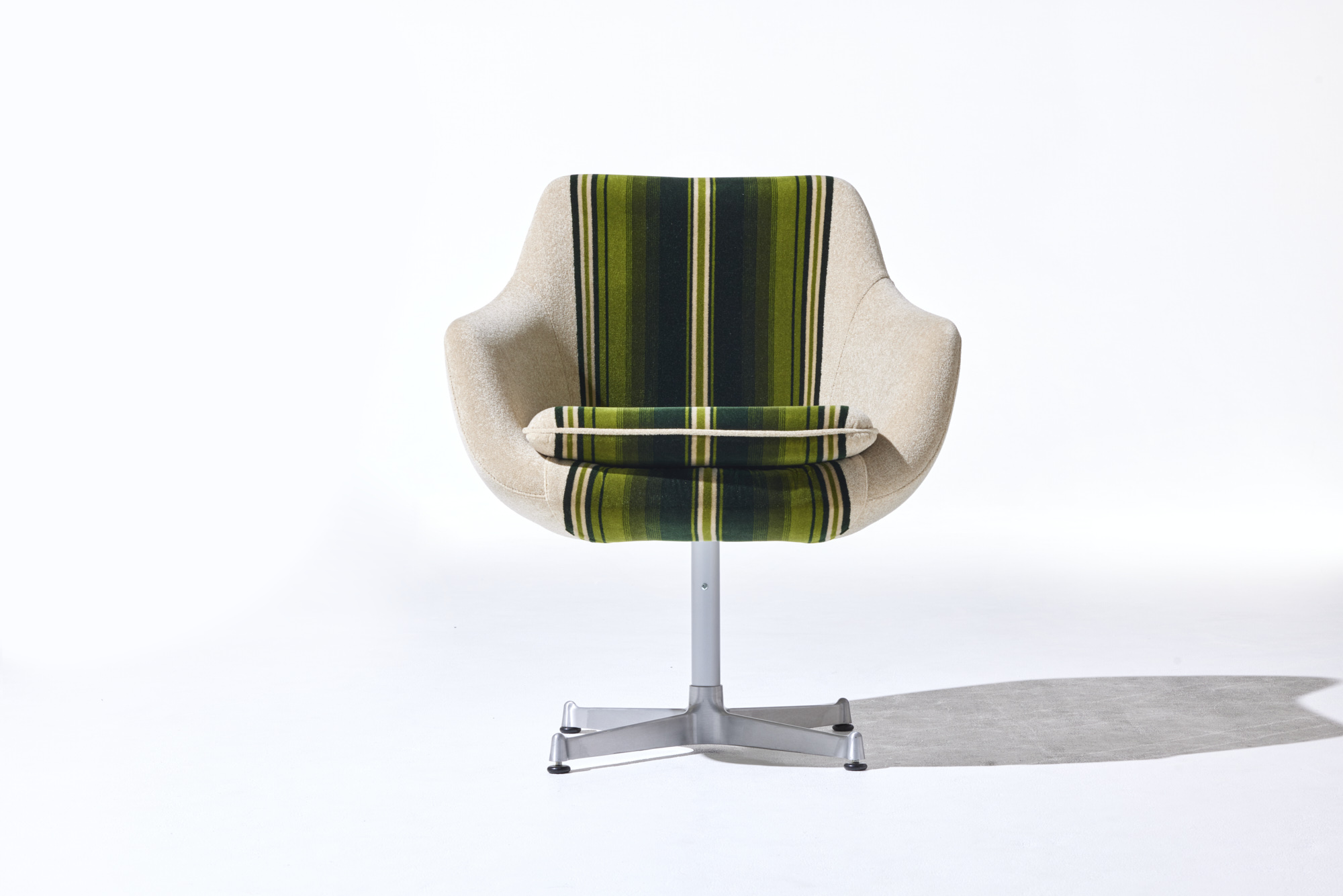 Cosmic Chair Xtype/コスミックチェア エックスタイプ - SWITCH Online