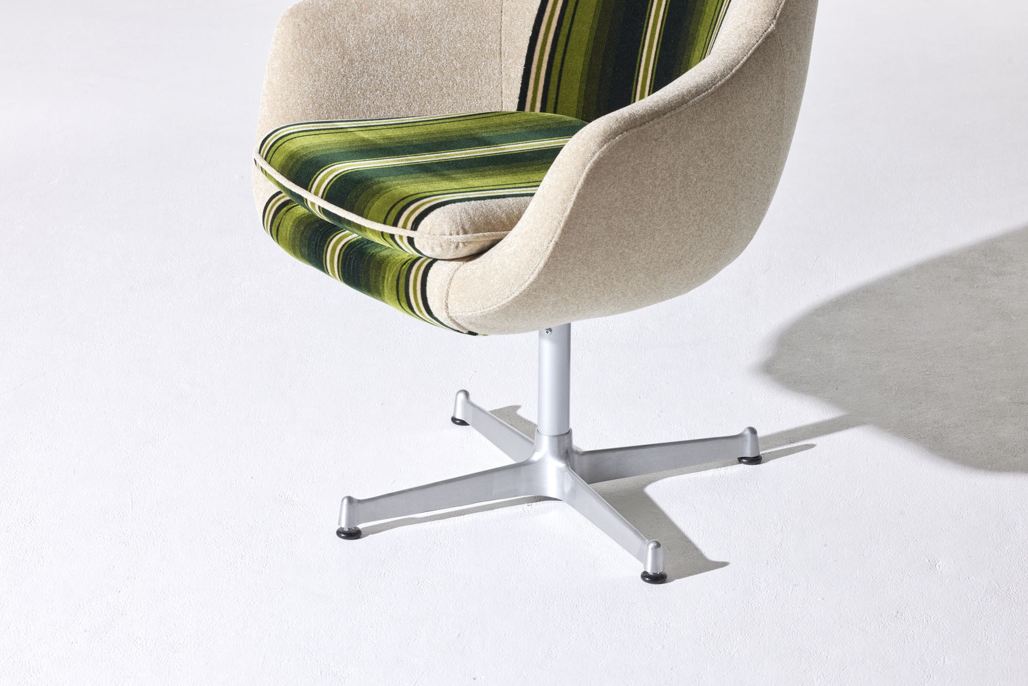 Cosmic Chair Xtype/コスミックチェア エックスタイプ - SWITCH Online