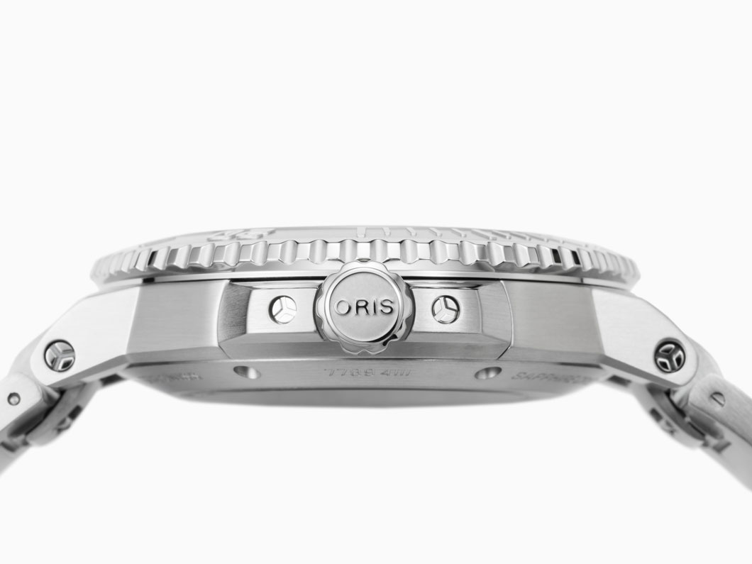 シンプルで美しいホワイト文字盤【300m防水ダイバーズウオッチ日本限定