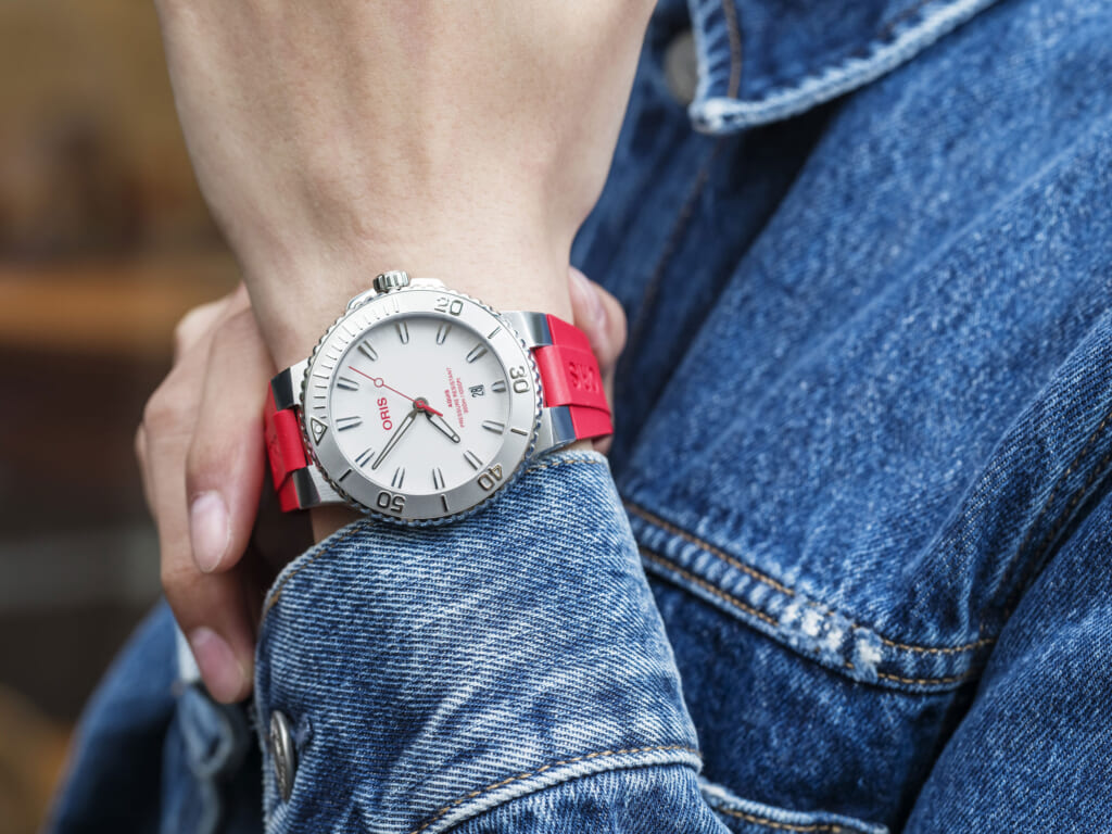 シンプルで美しいホワイト文字盤【300m防水ダイバーズウオッチ日本限定