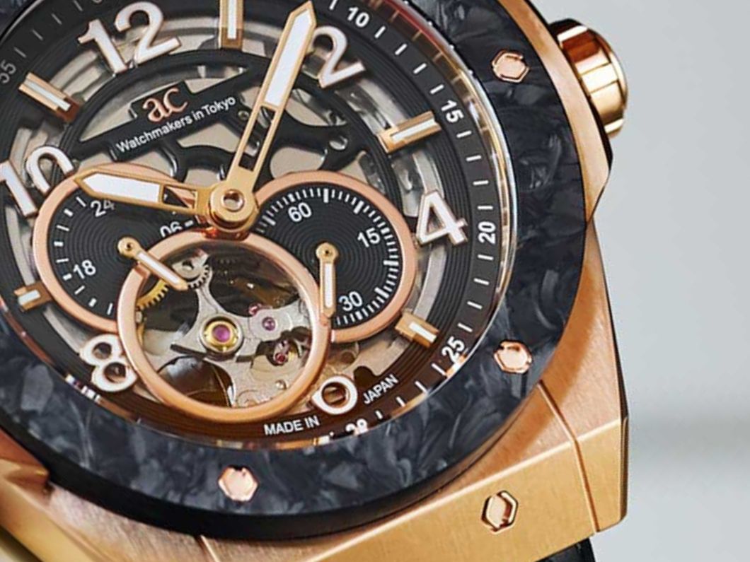 5万円台！カーボンベゼル×日本製ムーヴメント搭載ウオッチ全2色展開