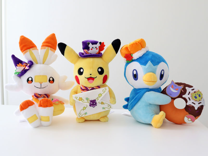 ハロウィンの晩餐会を楽しんでいるポケモンたちが描かれた「Pokémon