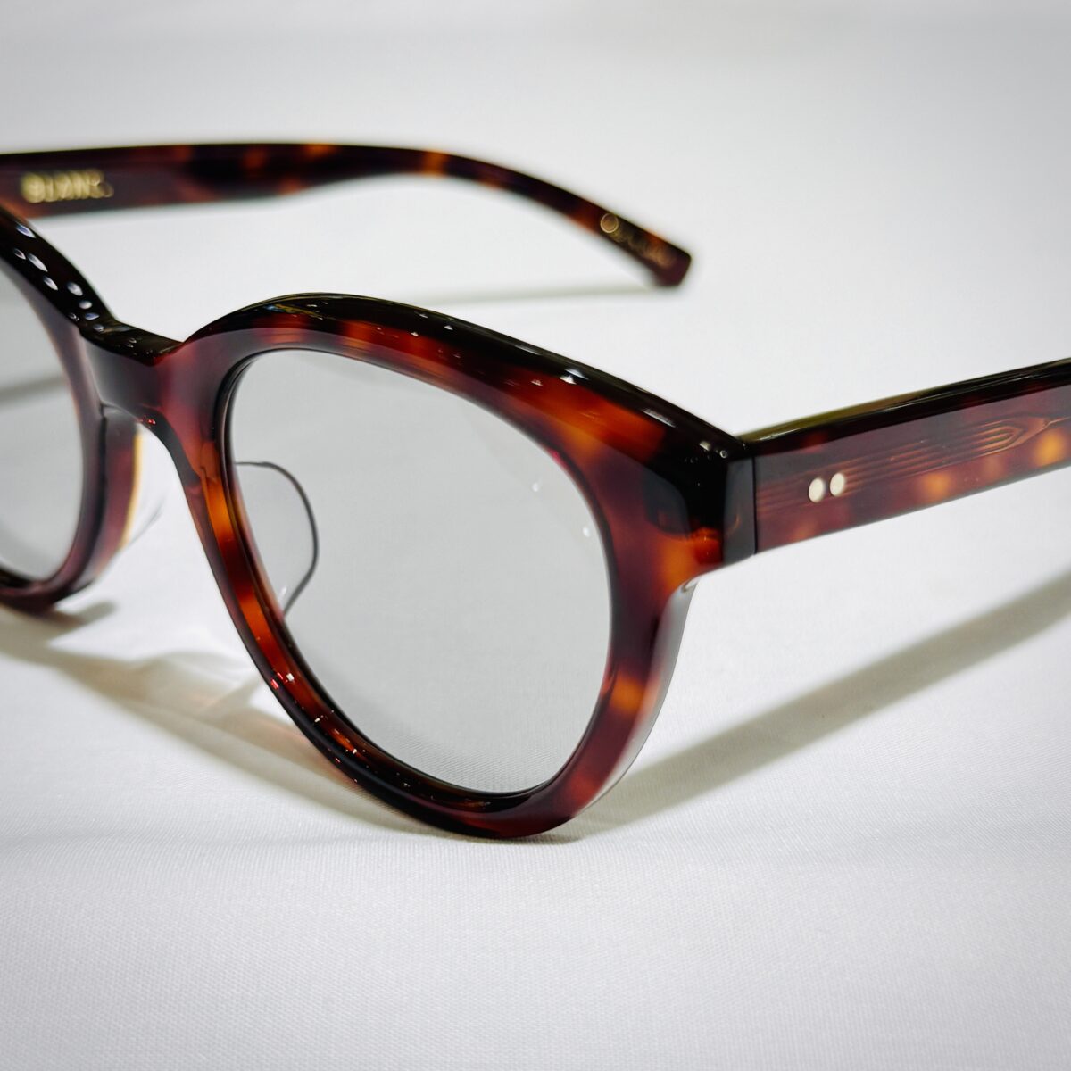 BLANC..（ブラン） 取り入れやすい、ボストンシェイプの新作サングラス