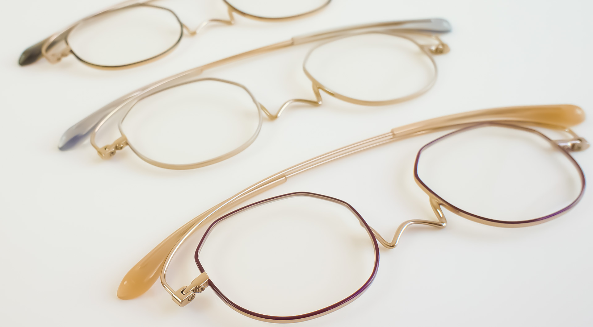 薄型眼鏡「ペーパーグラス」の直営店が ペーパーグラス誕生の地「鯖江