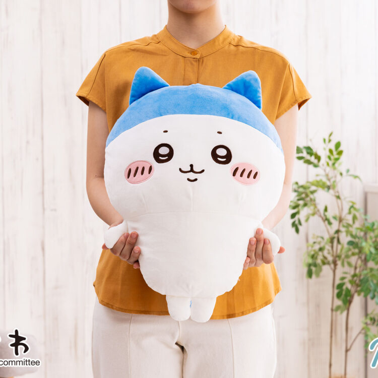ちいかわ スポーツ刈りなハチワレ 超BIGぬいぐるみ | 商品紹介 | 株式