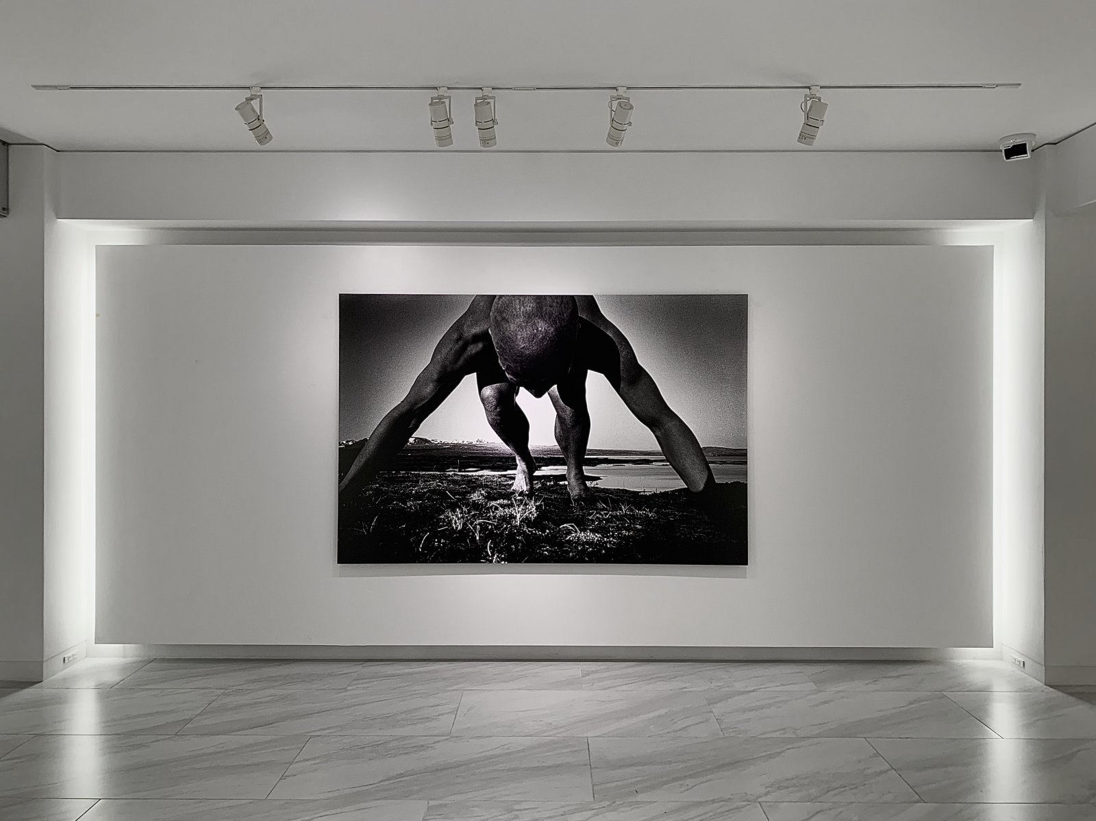 田原桂一の写真がとらえた、人間の存在の輝き。ダンサー、田中泯と