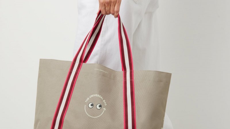 アニヤ・ハインドマーチが世界のスーパーマーケットとエコ・バッグを