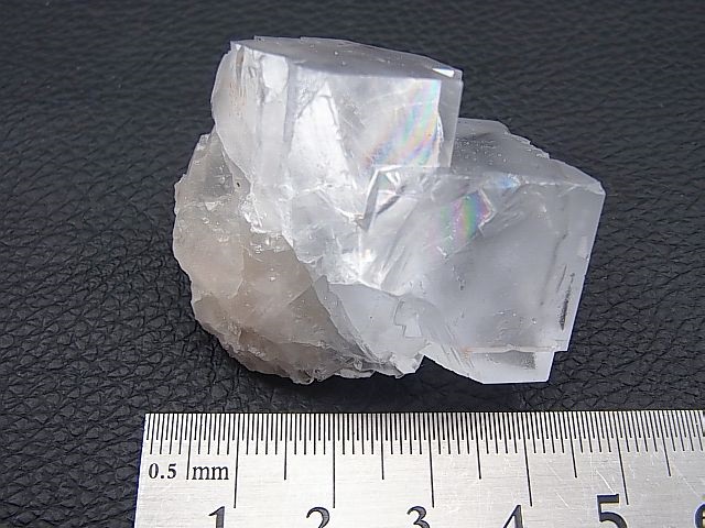 ドイツ・ブラックフォレスト（黒い森）産カラーレスフローライト原石