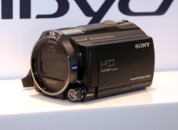 ソニー、画質や撮影機能を高めた“ハンディカム”「HDR-CX720V」など3