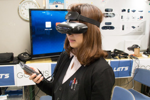 ソニー“HMZ”の空白を埋める」 － 800インチ相当で楽しめるヘッド