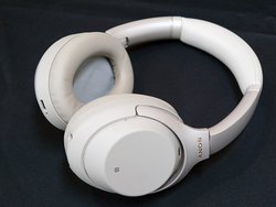 ソニー、新チップで性能強化したノイキャンBluetoothヘッドホン「WH