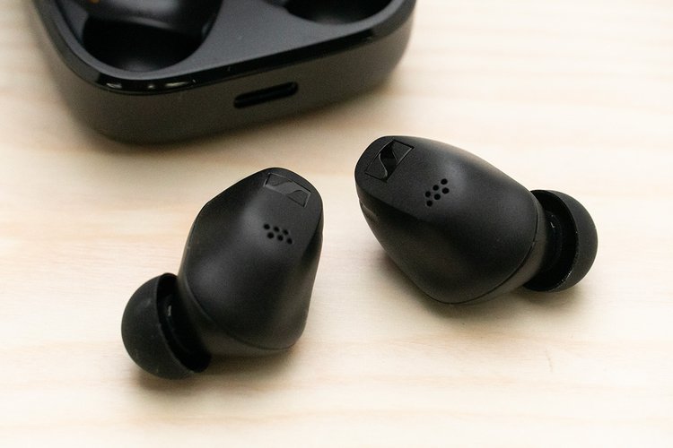 ゼンハイザー「ACCENTUM True Wireless」レビュー。音も機能も妥協し