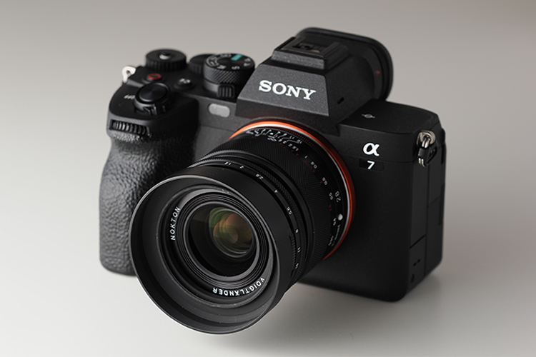 常用できるコンパクトな実力派大口径広角、フォクトレンダー「NOKTON