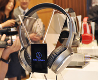 緋色の限定ヘッドホン・オーディオテクニカ「ATH-A900X LTD」を岩井喬