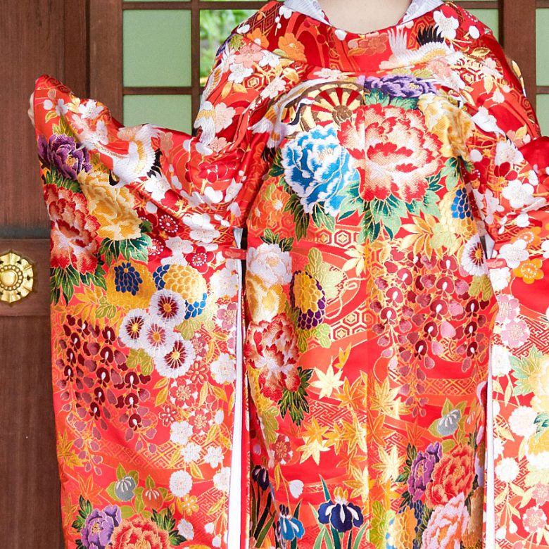 色打掛の刺繍・柄には新旧違いもある？ | PWFフォトウェディング制作所