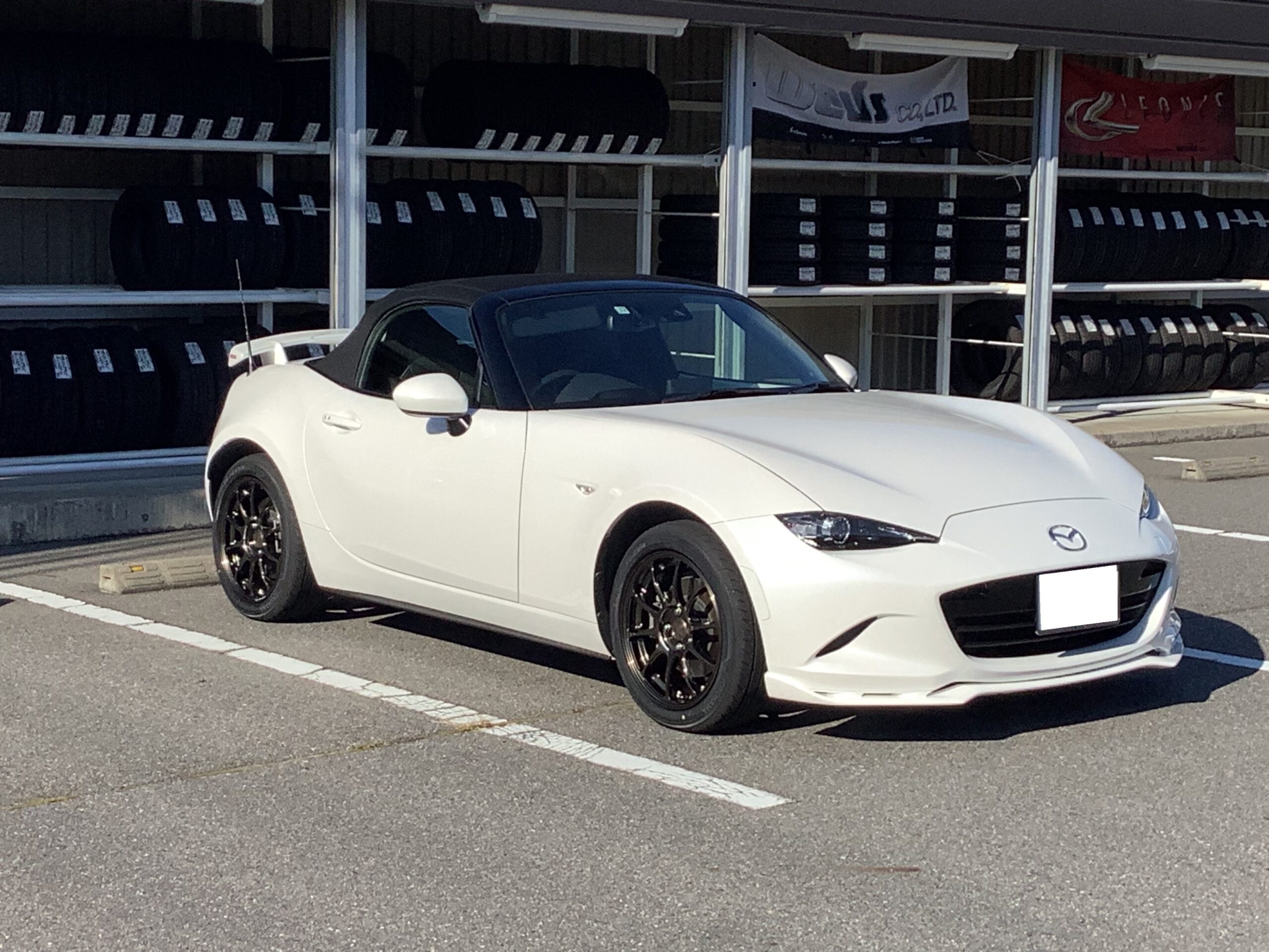 MAZDA ロードスター | タイヤはピットイン