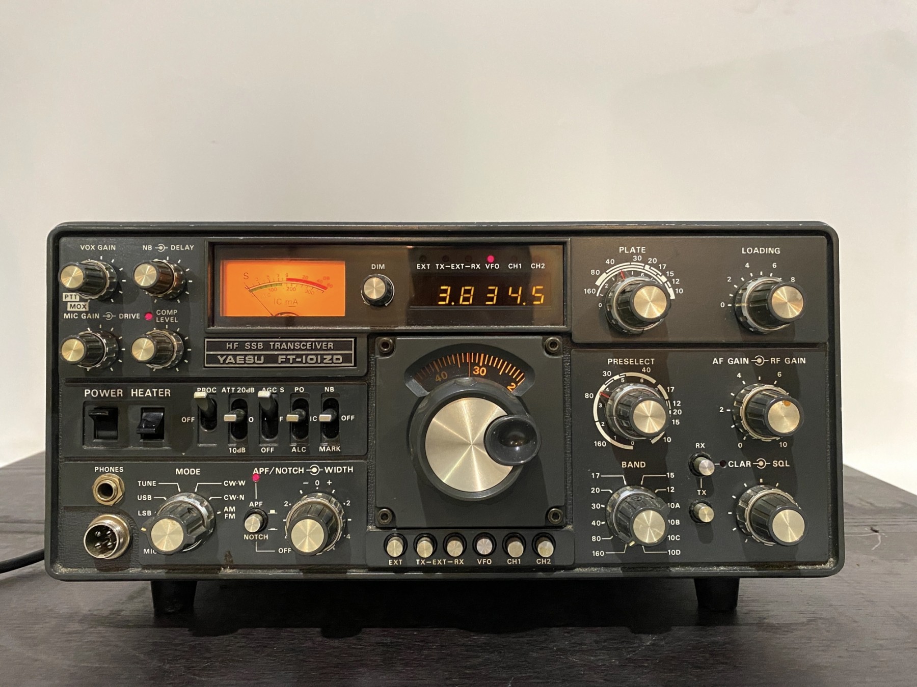 YAESU FT-101ZD HF SSB Transceiver - Powers On #40690723
