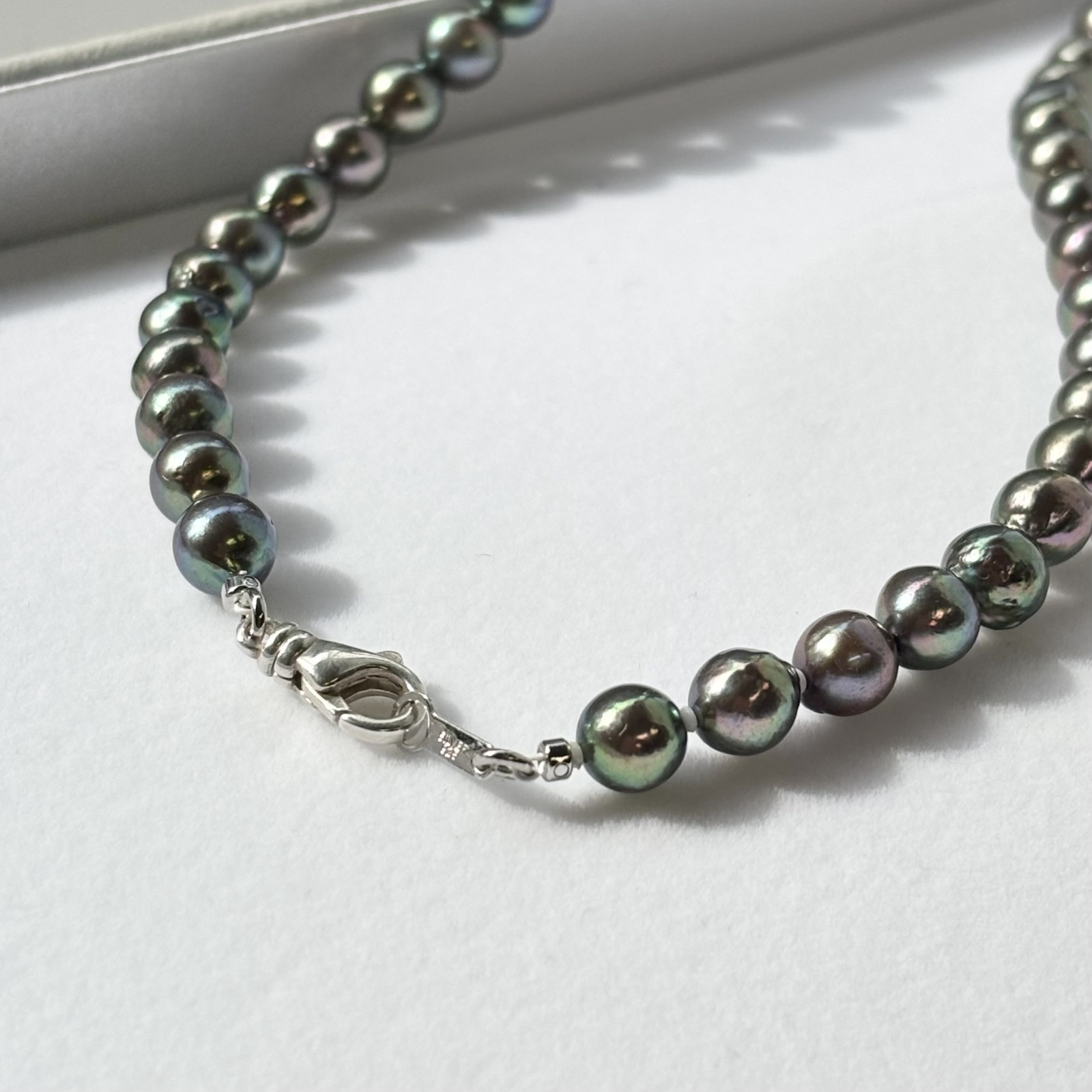 黒真珠 メンズパールネックレス ブラック(グリーン系〜紫) 7-7.5mm