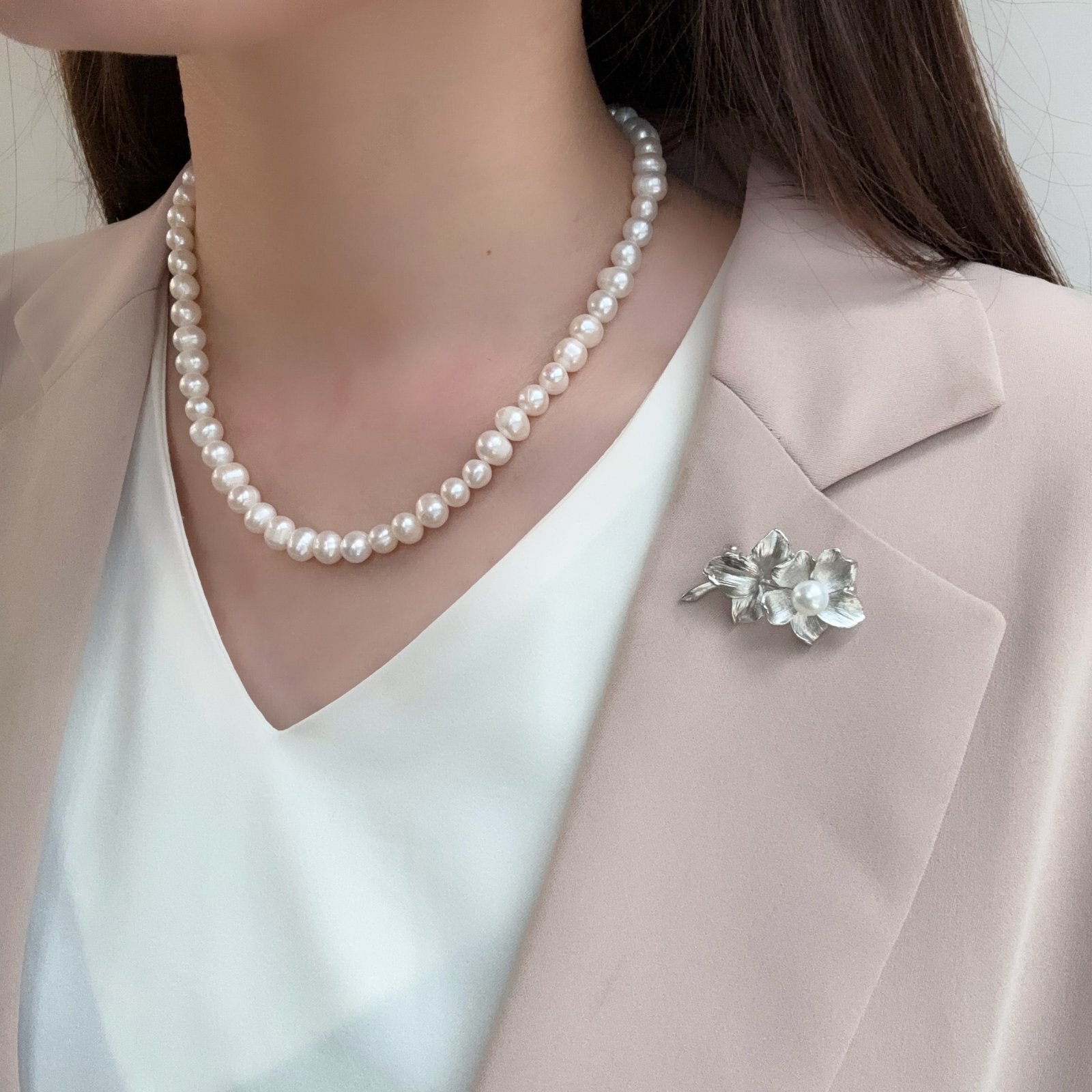 真珠 ブローチ 花モチーフ 7-7.5mm ホワイト ボタンシェイプ ブラス製