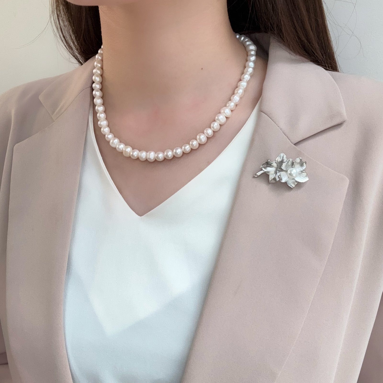 真珠 ブローチ 花モチーフ 7-7.5mm ホワイト ボタンシェイプ ブラス製