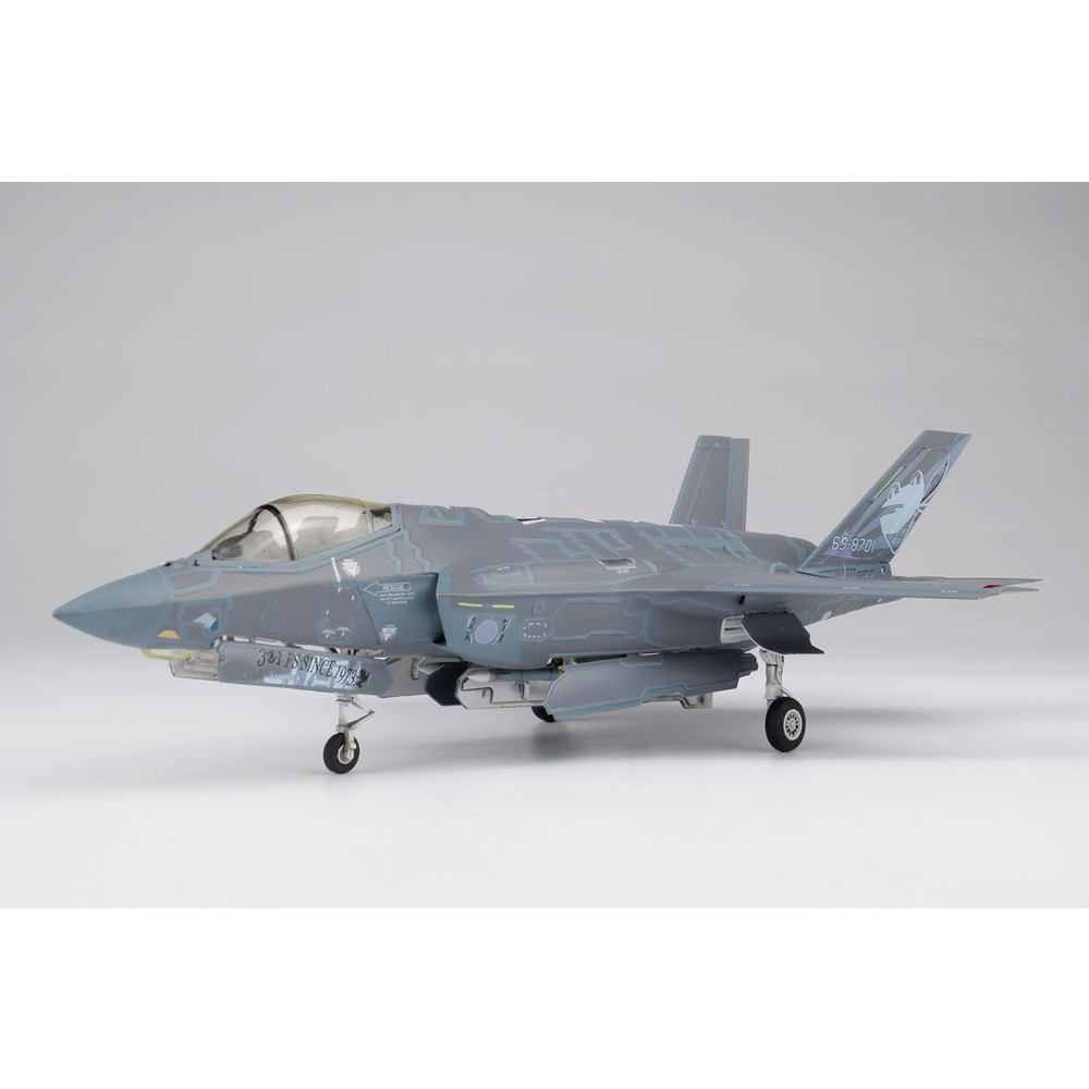 プラモデル :: 飛行機 :: 航空自衛隊F-35A ライトニングII 第301飛行隊