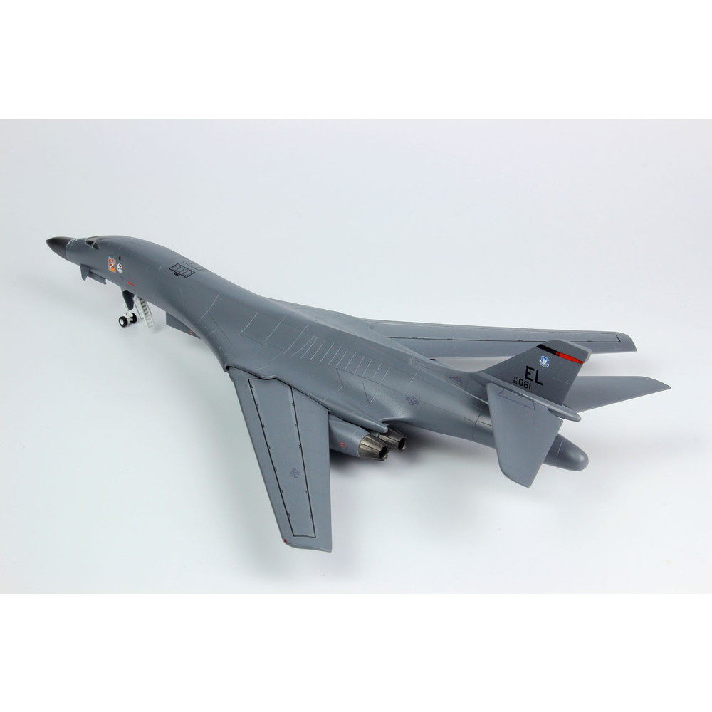 プラモデル :: 飛行機 :: アメリカ空軍 爆撃機 B-1B ランサー グアム
