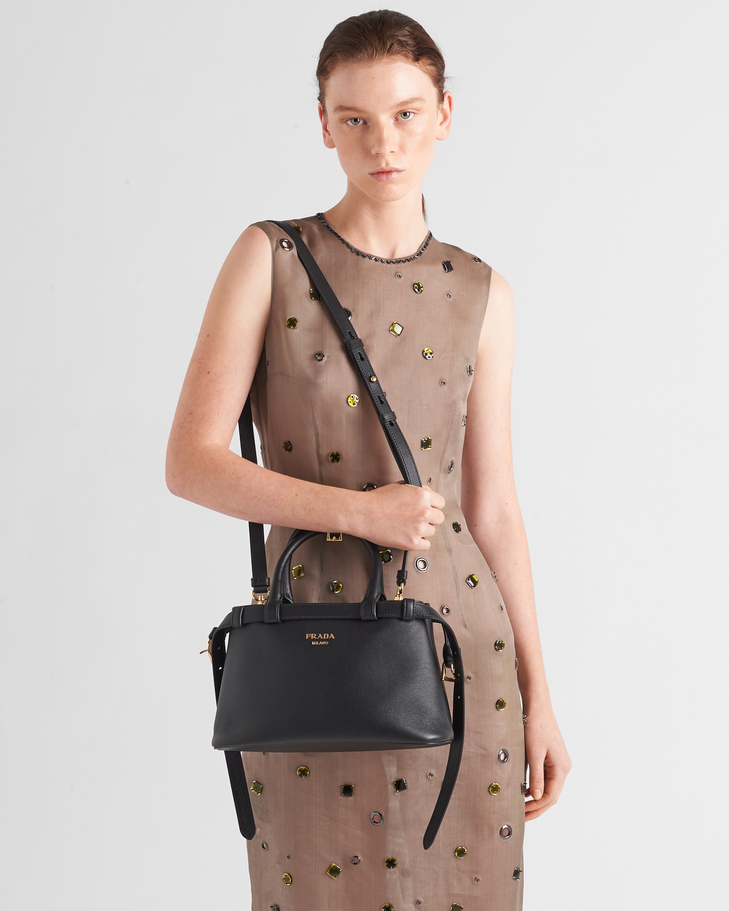 ブラック プラダ バックル ダブルベルト付 スモール ソフトグレイン