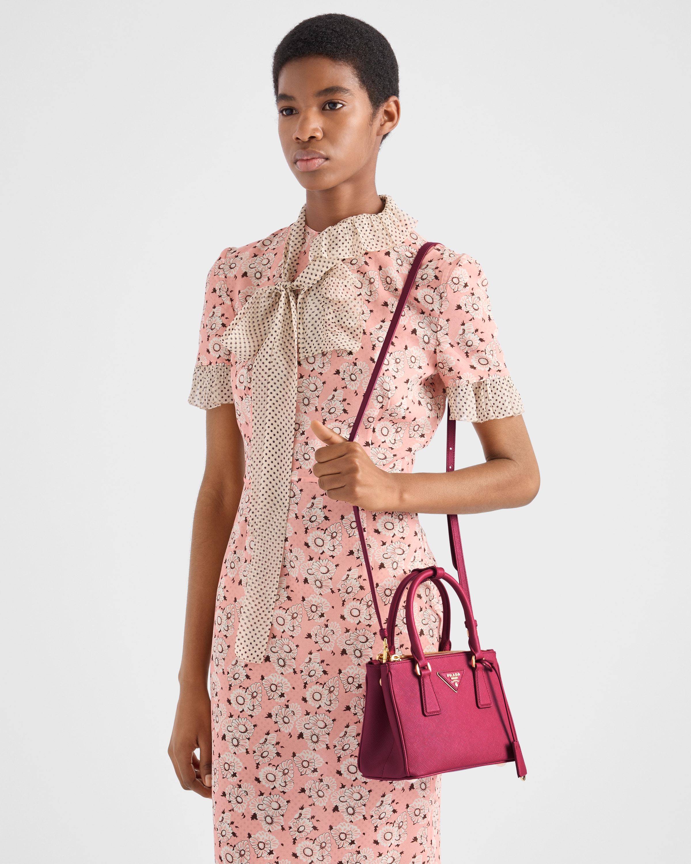 ブルイエールピンク プラダ ガレリア サフィアーノレザー ミニバッグ