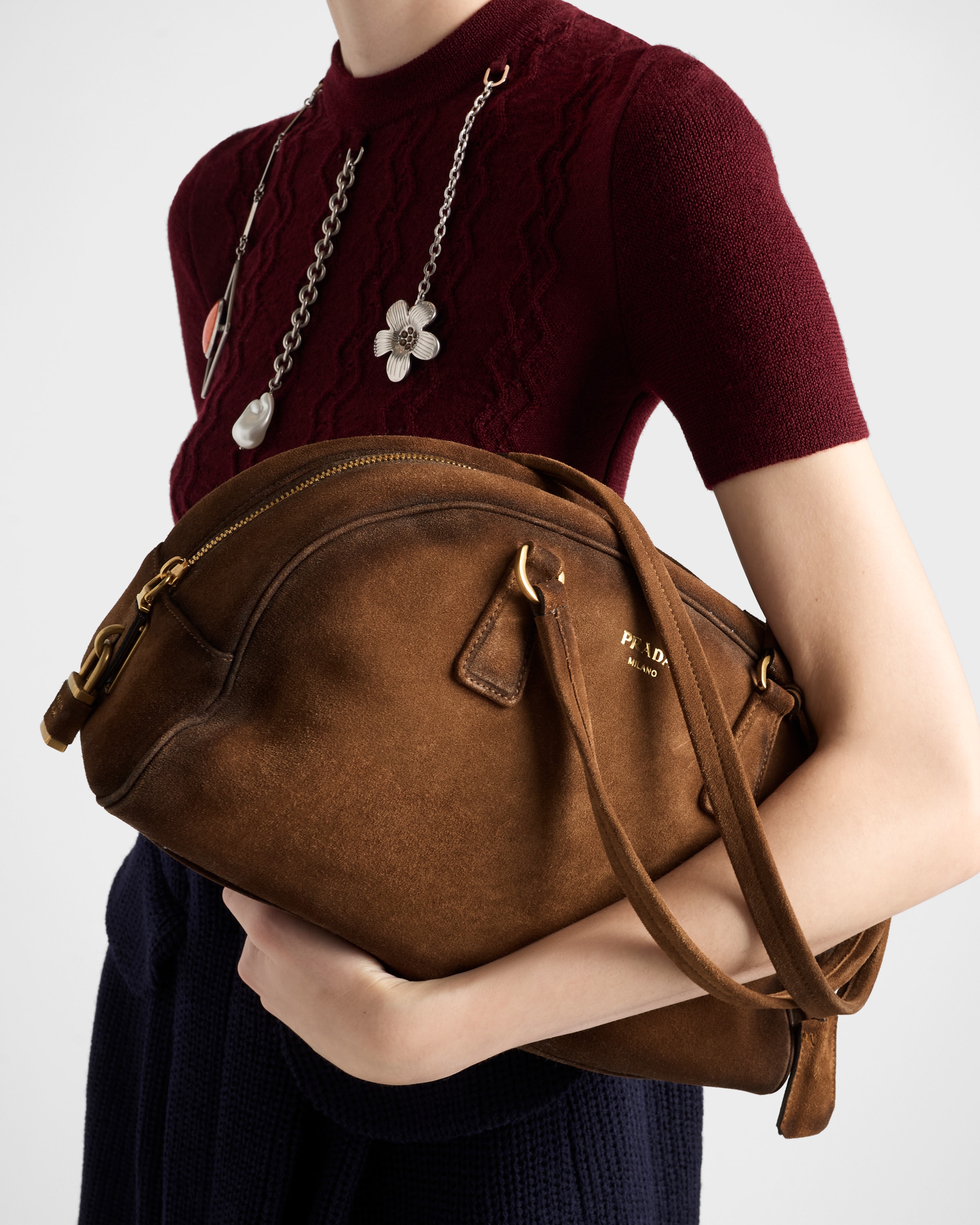 ココアブラウン プラダ ボウリング ミディアム スエード バッグ | PRADA