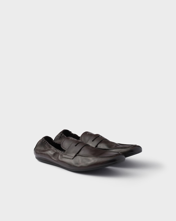 ブラック プラダ チョコレート ブラッシュドレザー ローファー | PRADA