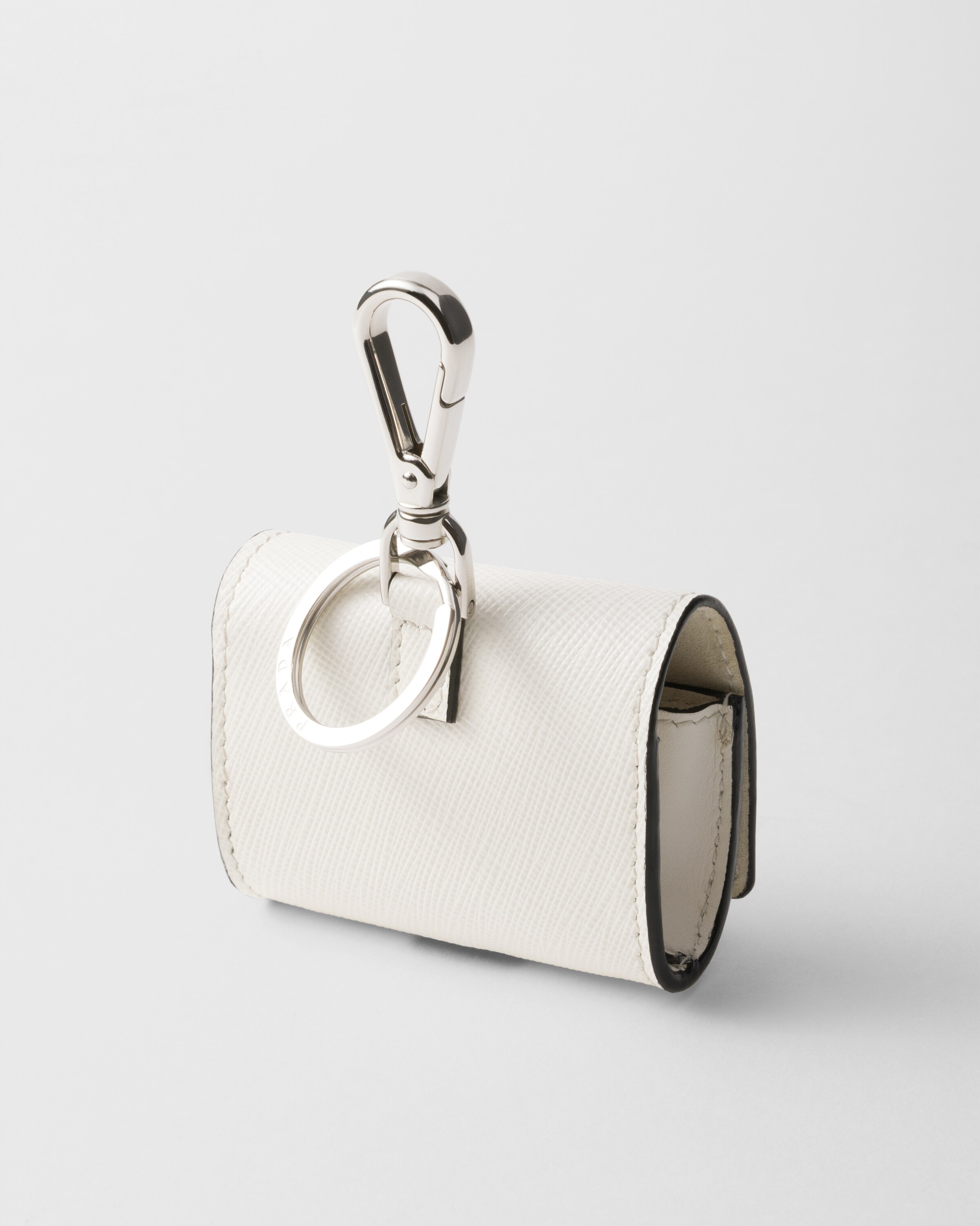 ホワイト キーチェーン付 サフィアーノレザー イヤフォンケース | PRADA
