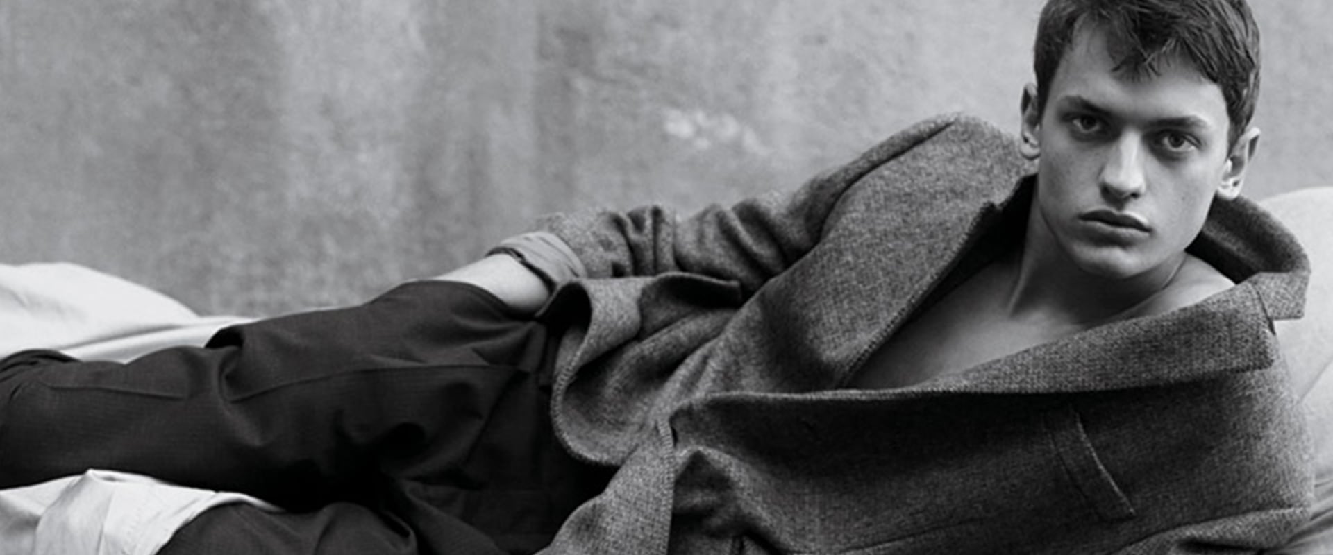 プラダ アンバー プールオム | プラダ公式オンラインストア | PRADA