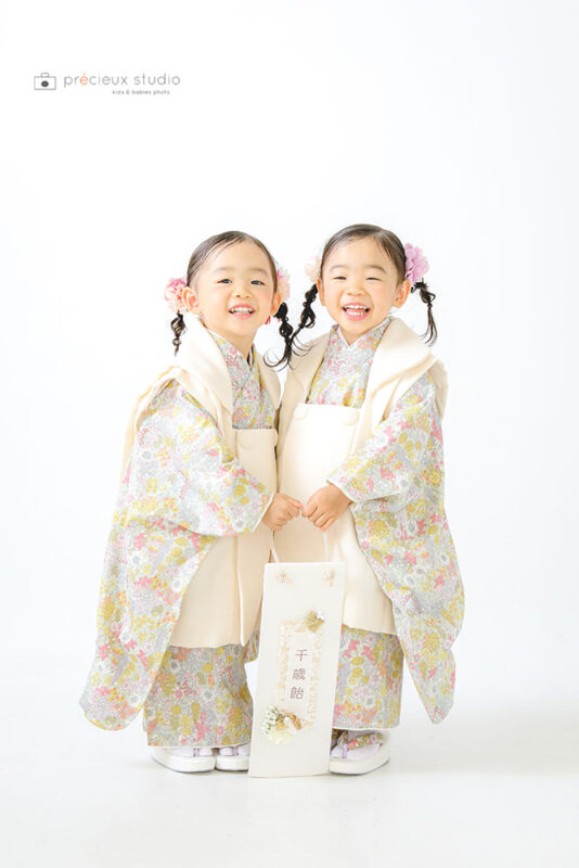 3歳双子ちゃんの七五三記念撮影 お揃いのお着物での撮影 ｜店舗ブログ