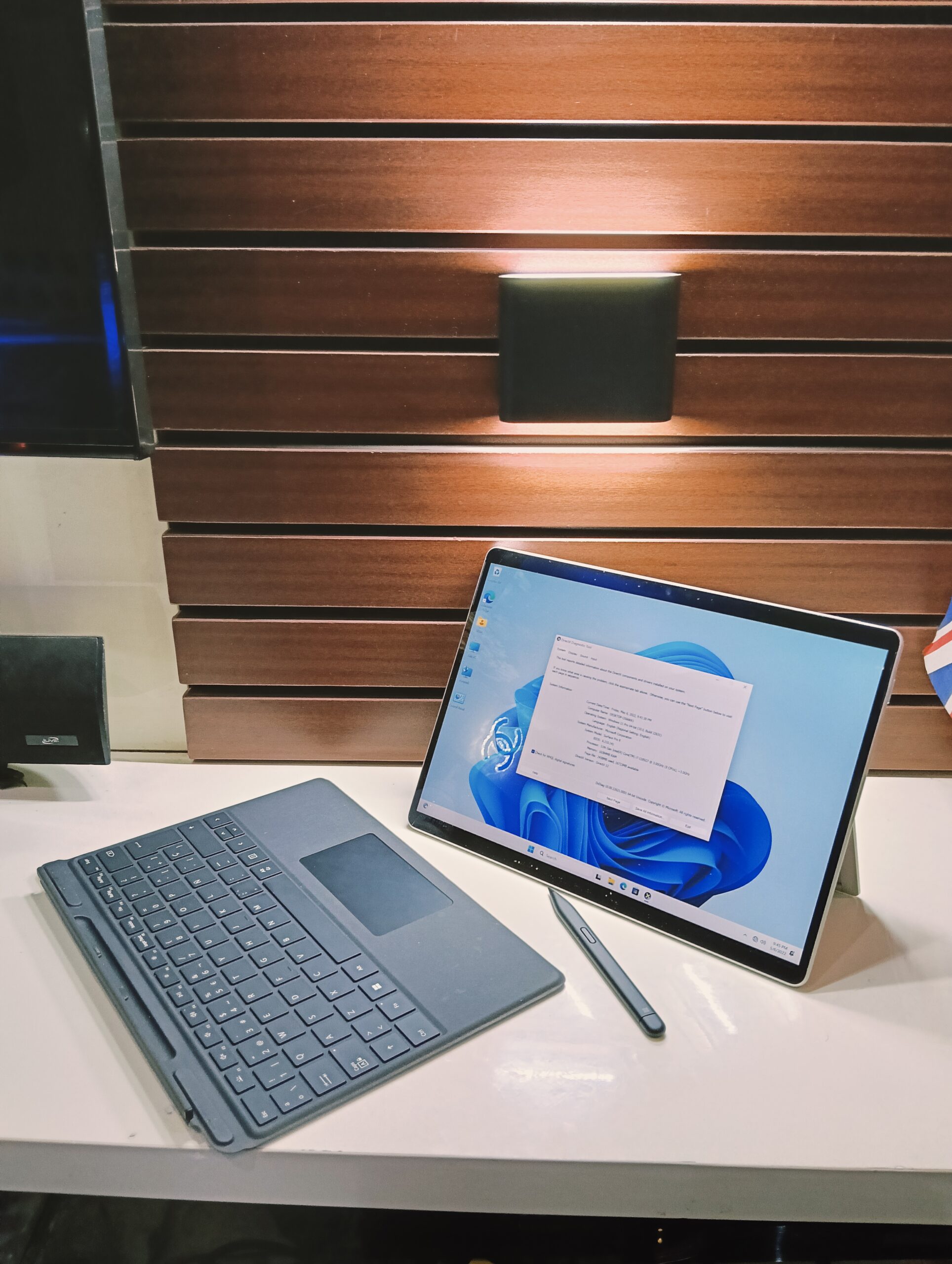 Microsoft Surface Pro 8 - Touchscreen - Intel Core i7 (3.0GHz