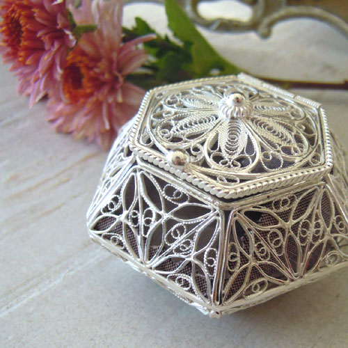 ジュエリーケース】銀線細工で精密に作った小物入れ・ジュエリーケース
