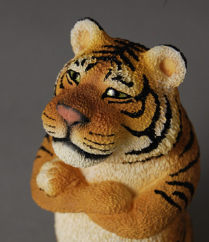 干支指人形 寅/朝隈 俊男