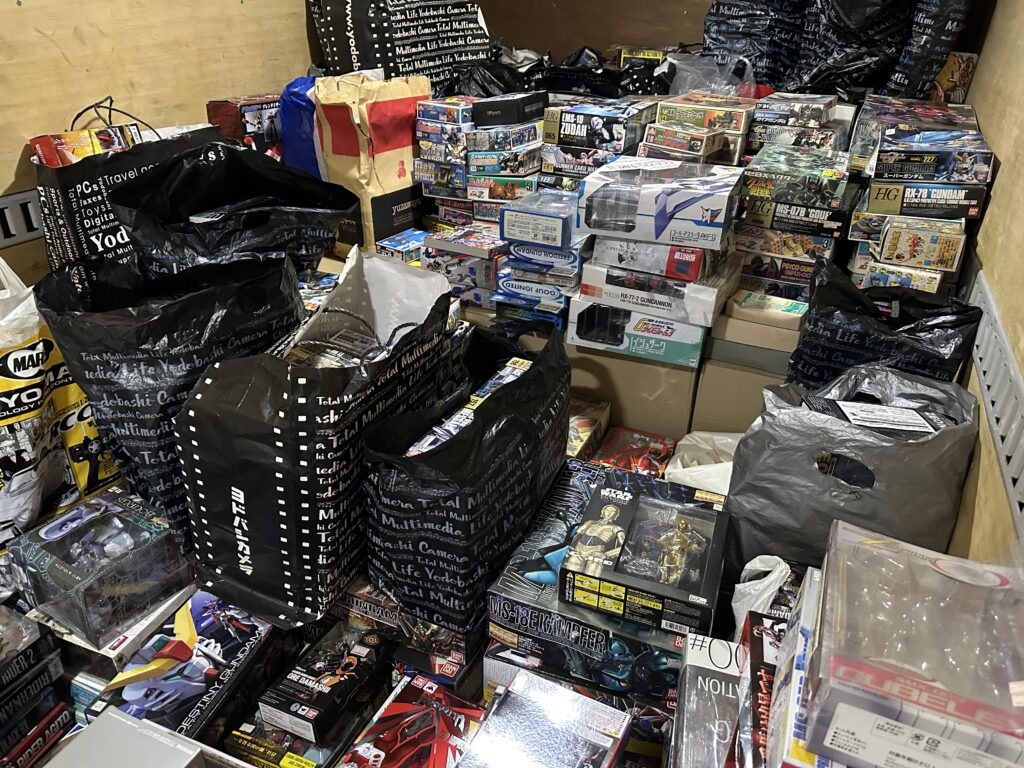 千葉県松戸市へ、1000点を超えるガンプラやフィギュアの出張買取に伺い