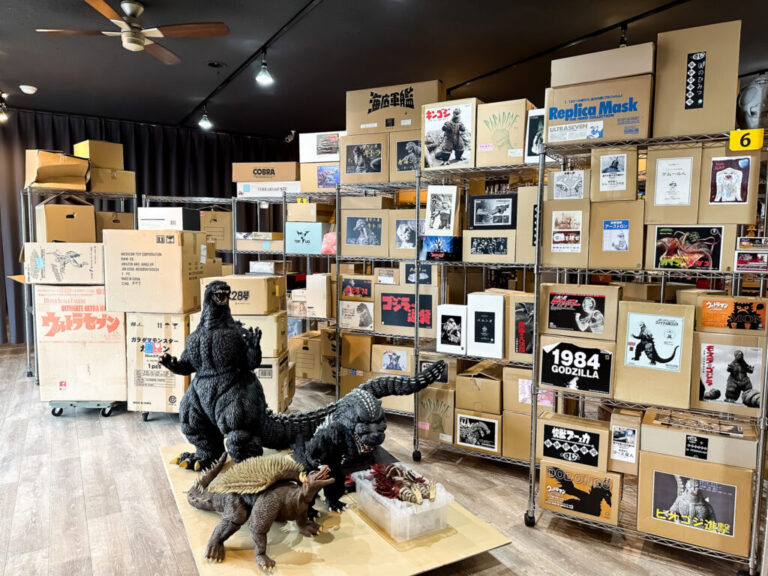 長野県須佐市へ、600点を超える特撮ガレージキットやフィギュアの出張
