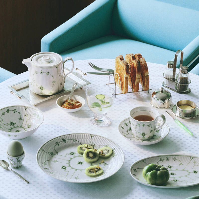 グリーンフルーテッド プレイン ハイハンドルマグ|ロイヤル