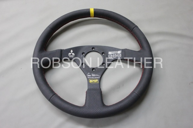 OMP 純正ステアリングの本革張り替え | 本革ステアリング張替え実例