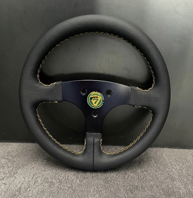 ケータハム スーパーセブン 純正ステアリングの本革張り替え | 本革