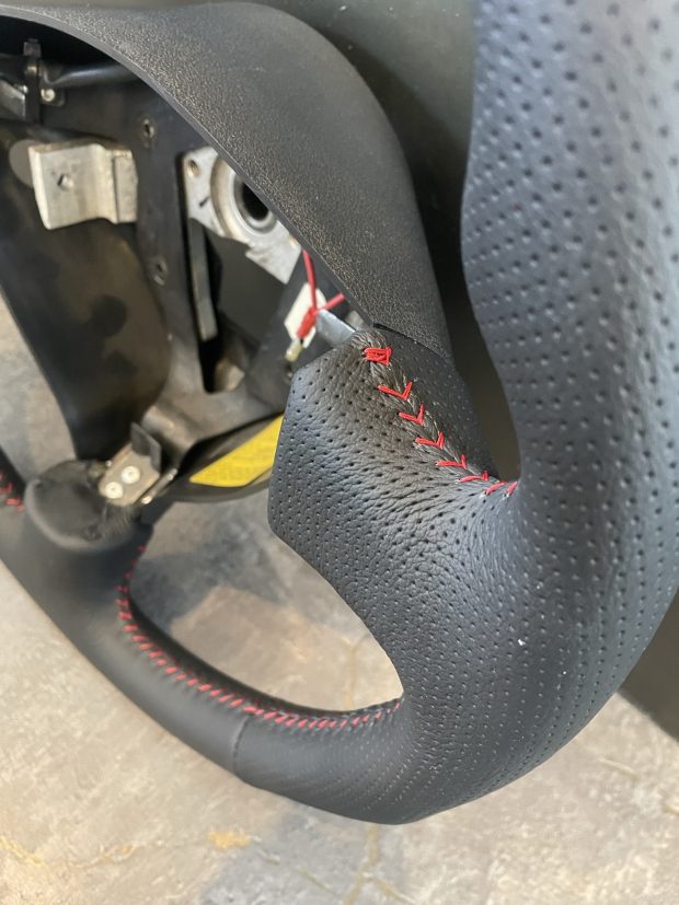 三菱 ランサーエボリューション 純正ステアリングの本革張り替え | 本