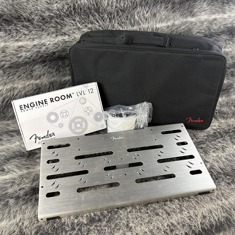 Fender Professional Pedal Boards Medium w/Engine Room LVL12 Power