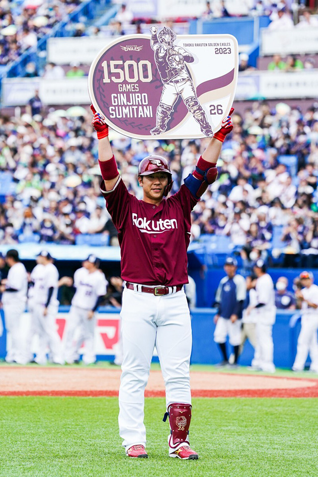 炭谷銀仁朗選手【1500試合出場】達成! - 東北楽天ゴールデンイーグルス