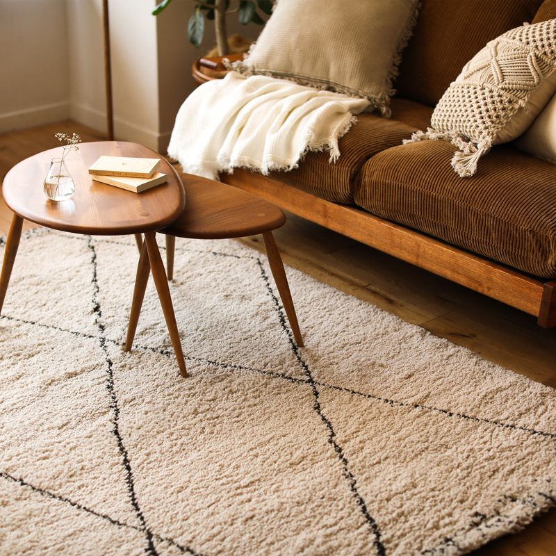 素朴な美しさを持つモロッカンテイストラグ ｜家具・インテリア Re