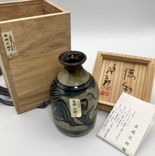 人間国宝の逸品】金城次郎 作 徳利「魚と海老」をお買取りさせて