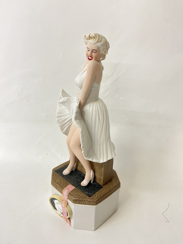 マリリンモンロー【7年目の浮気】ウィスキー750ml - リサイクル＆買取