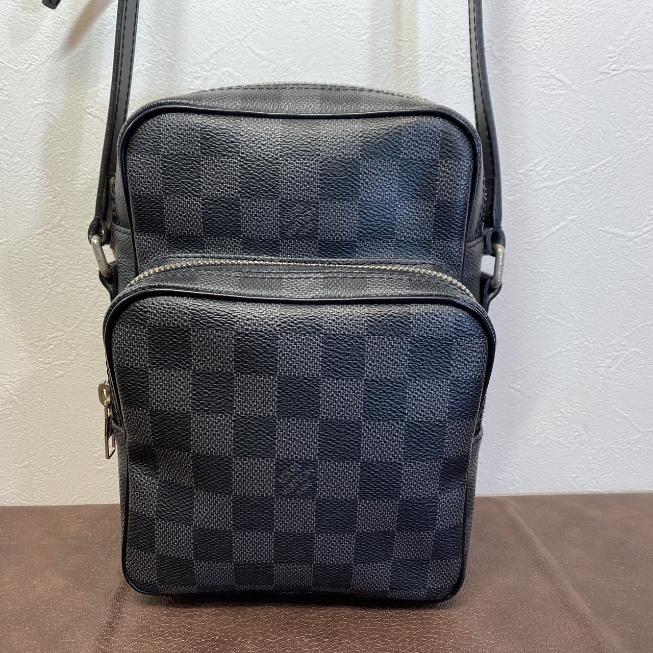 ルイヴィトン】レム ダミエ グラフィット ショルダーバッグ 買取価格を