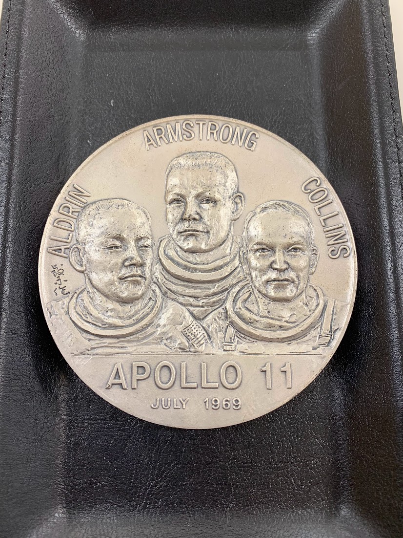 高く売る方法】アポロ 11号 月面着陸 記念 メダル 純銀 SV1000の買取